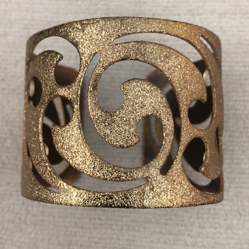 Gold cuff link bracelet